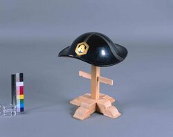 亀甲に州浜紋 蒔絵陣笠 / Maki-e Jingasa Helmet with Design of Suhama Crest in Tortoise Shell image