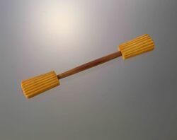 象牙台珊瑚飾菊彫笄 image