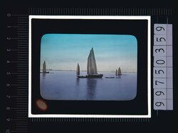 湖に浮かぶ帆船(幻燈原板) image
