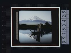 河口湖から見た冠雪の富士山(幻燈原板) image