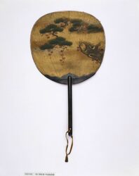 松に蔦紅葉・竹岩図団扇 / Fan with a Drawing of Tsutamomiji (Ivy Leaves) and a Pine Tree, Bamboo and Rock image