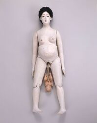 産婦人形 image