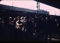 横浜駅に到着した捕虜 2 / Prisoners of War Arriving at Yokohama Station 2 image