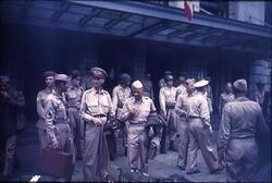 横浜グランドホテルに到着したウエンライト将軍 / General Wainwright Arriving at Yokohama Grand Hotel image