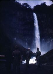 アメリカ兵と日本人、華厳の滝で / American Soldiers and Japanese People at Kegon Falls image